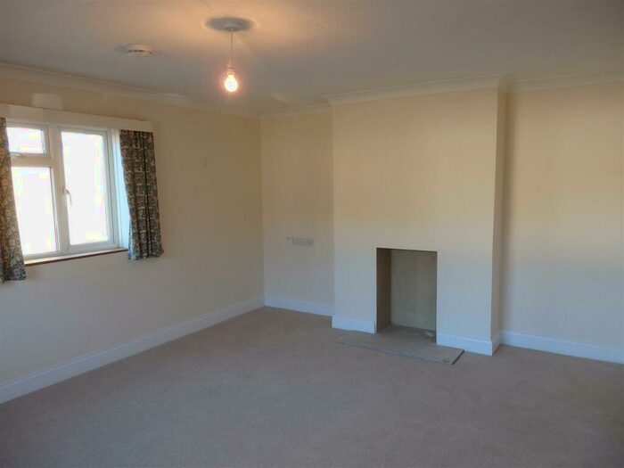 3 Bedroom Detached Bungalow To Rent In Letch Hill Drive, Bourton-on-the-Water, GL54