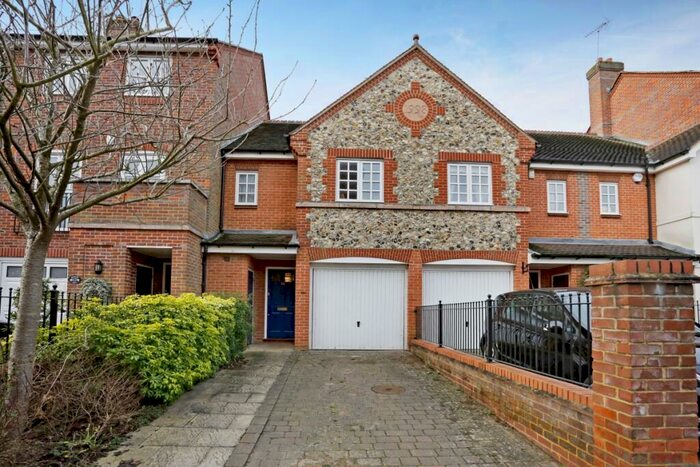 3 Bedroom Terraced House To Rent In Barley Way Marlow, SL7