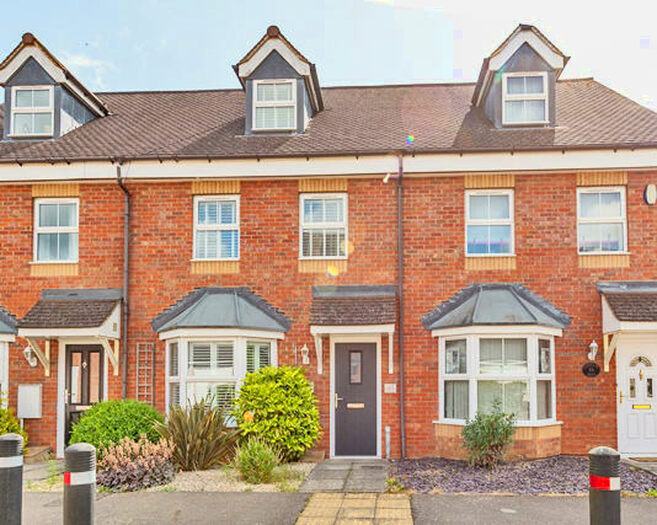 3 Bedroom Town House To Rent In Purslane Drive, Bicester, Oxfordshire, OX26