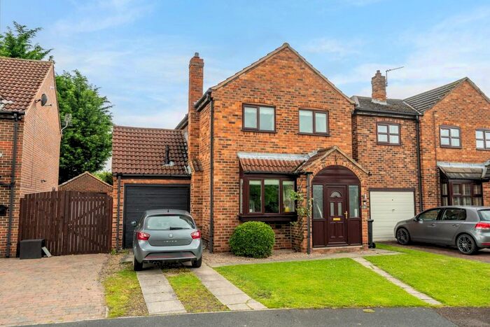 3 Bedroom Detached House For Sale In Holmes Drive, Riccall, York, YO19