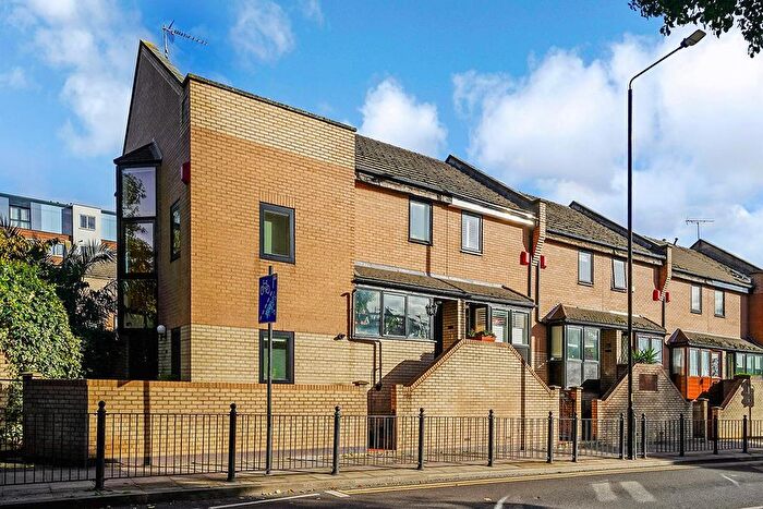 3 Bedroom Property For Sale In Vallance Road, London, E2