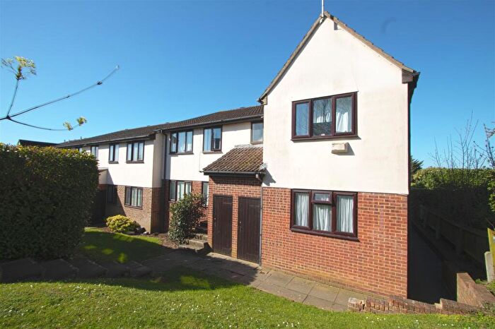 2 Bedroom Apartment To Rent In Salesbury Drive, Billericay, CM11
