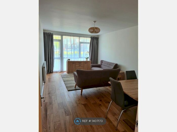 2 Bedroom Flat To Rent In Hale End Road, Woodford Green, IG8