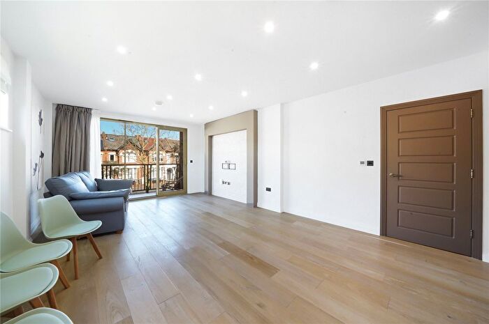 2 Bedroom Flat To Rent In Aura House, A Kingston Road, London, SW20
