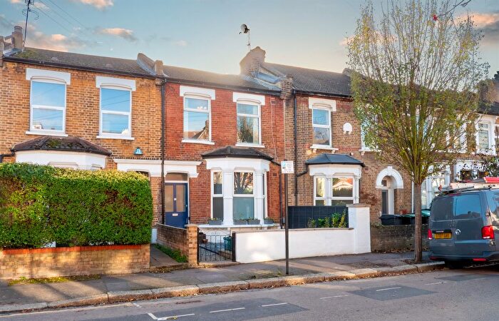 1 Bedroom Flat For Sale In Colless Road, London, N15