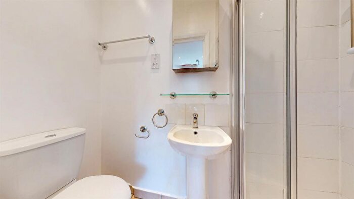 Studio To Rent In Courtfield Gardens, London, SW5