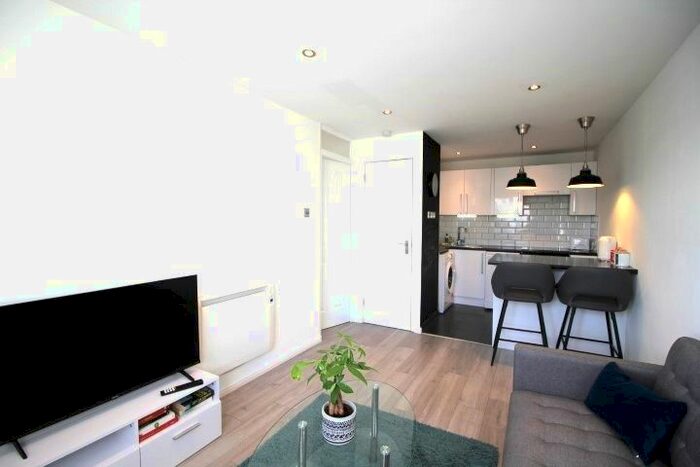 1 Bedroom Flat To Rent In Studio Way, Borehamwood, WD6