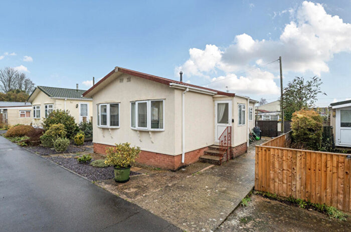 2 Bedroom Park Home For Sale In Woodcock Park, Warminster, BA12