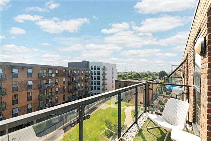 2 Bedroom Flat For Sale In Cork House, London, SW19