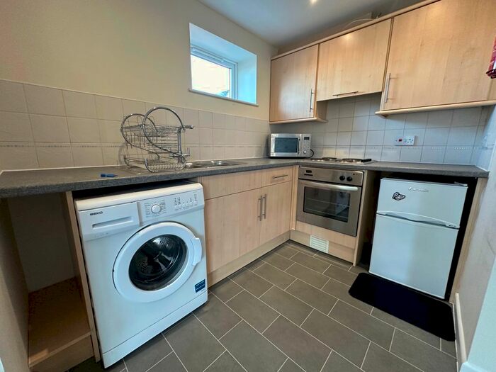 1 Bedroom Flat To Rent In Bed Flat, Acre Close, Whitnash, CV31