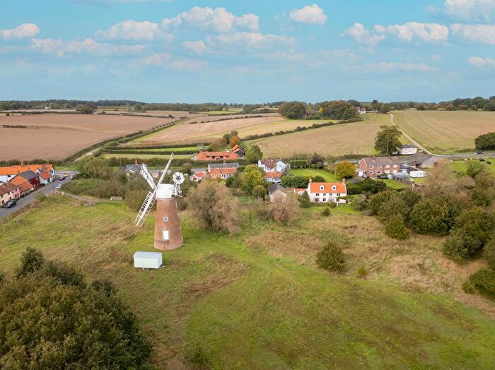 4 Bedroom Detached House For Sale In Low Road, Billingford, Diss, IP21