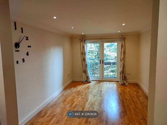 2 Bedroom Flat To Rent In Overhill Road, London, SE22