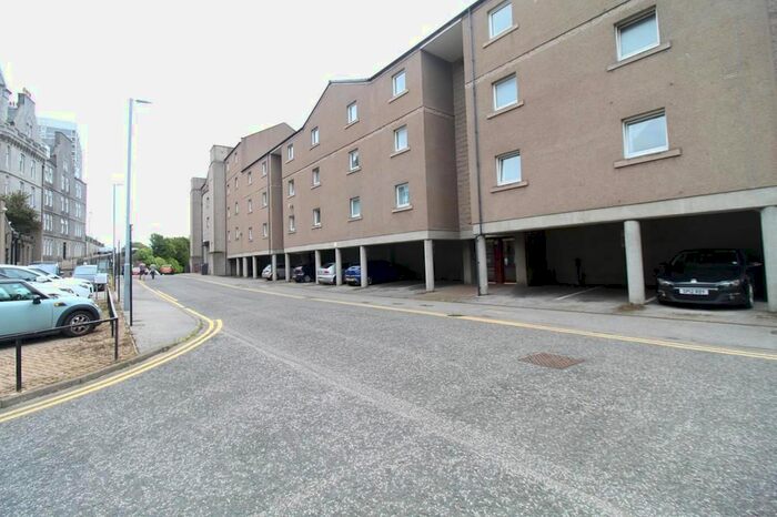 2 Bedroom Flat To Rent In Castle Terrace, Aberdeen, AB11