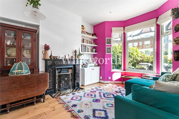 2 Bedroom Flat For Sale In Handsworth Road, Tottenham, London, N17