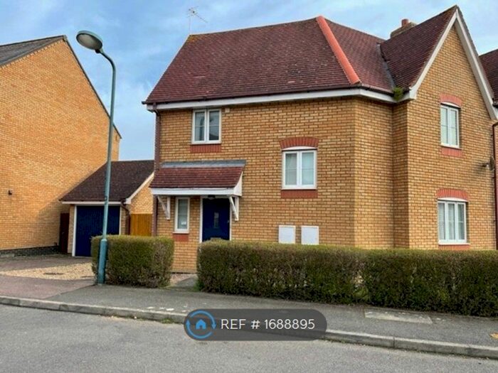 3 Bedroom Semi-Detached House To Rent In Stoneleigh Court, Milton Keynes, MK4