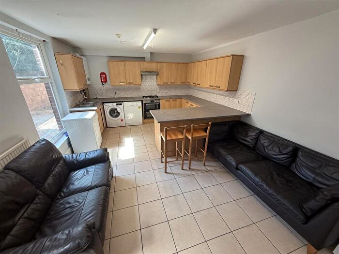 7 Bedroom Semi-Detached House To Rent In Gordon Avenue, Southampton, SO14