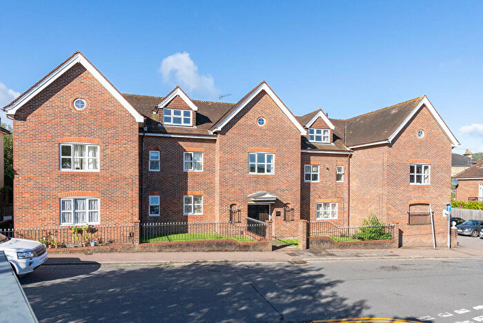 2 Bedroom Flat For Sale In Junction Road, Dorking, RH4