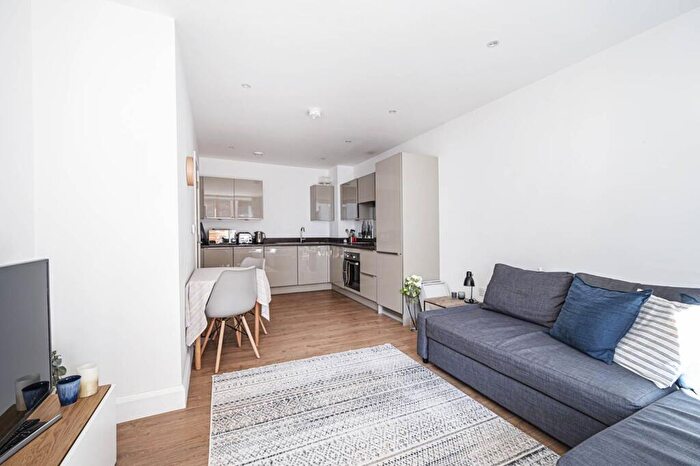 1 Bedroom Flat To Rent In Violet Road, , Bow, London, E3