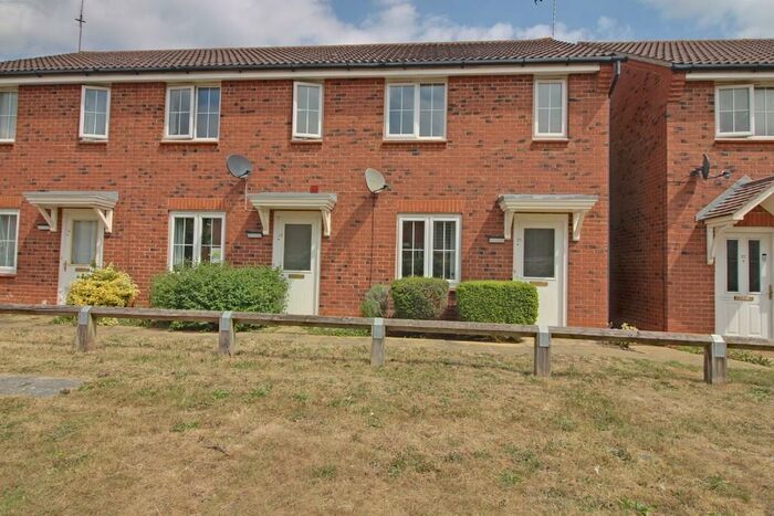 2 Bedroom End Of Terrace House To Rent In Queen Bee Court, Hatfield, AL10