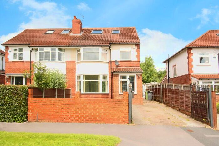 5 Bedroom Semi-Detached House To Rent In Stainburn Crescent, Leeds, West Yorkshire, LS17