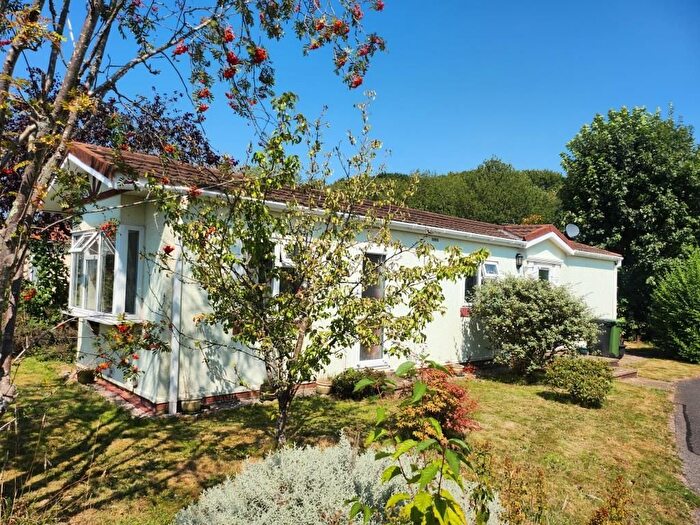 2 Bedroom Mobile/park Home For Sale In Rickwood Park, Horsham Road, Beare Green, Dorking, RH5