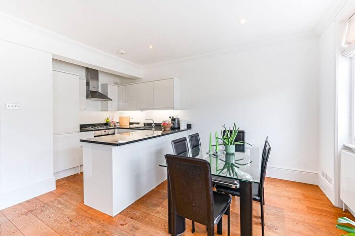 2 Bedroom Flat To Rent In Collingham Place, London, Pz, Earls Court, London, SW5