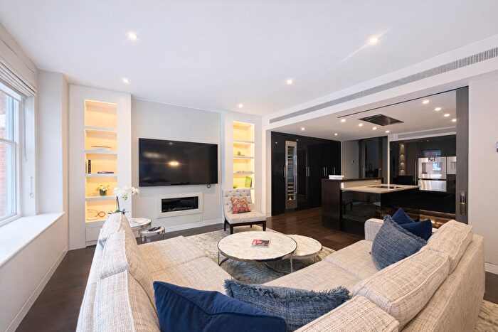 2 Bedroom Flat To Rent In Duke Street, London, W1K