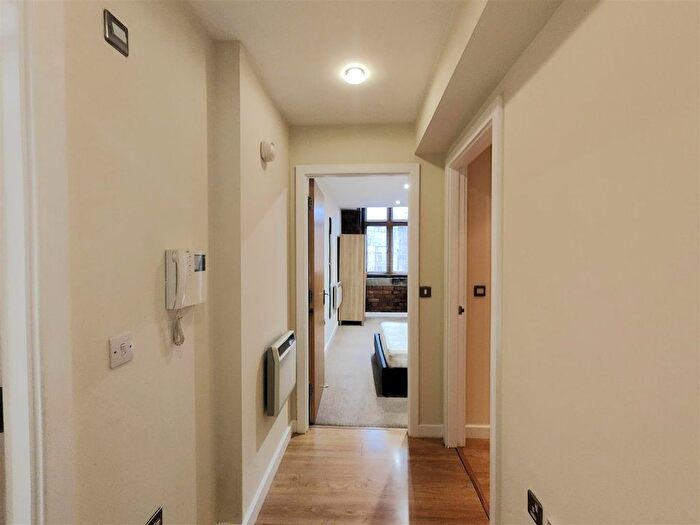 1 Bedroom Flat To Rent In Colonial Buildings, - Sunbridge Road, Bradford, BD1