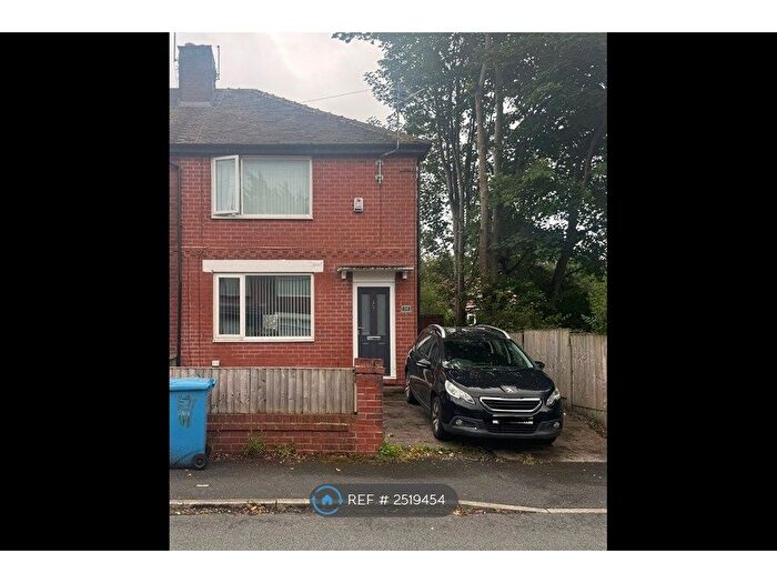 3 Bedroom Semi-Detached House To Rent In Deepdale Drive, Swinton, M27