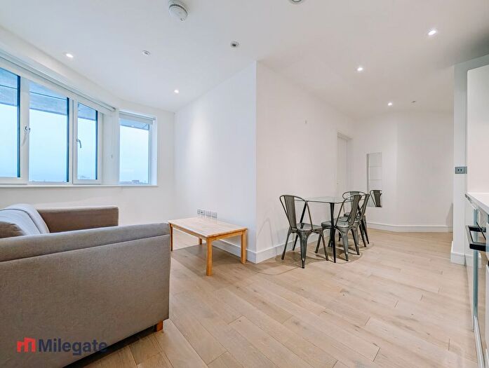 1 Bedroom Flat To Rent In New Road, Brentwood, CM14