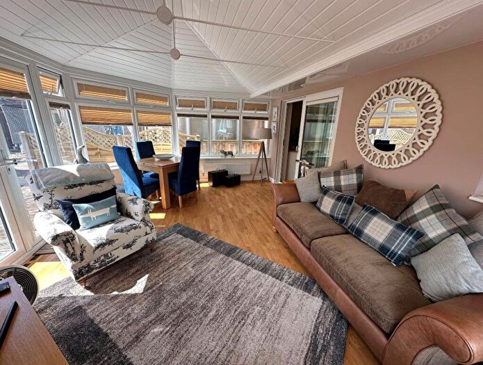 2 Bedroom Semi-Detached Bungalow For Sale In Derwent Way, Newark, Nottinghamshire, NG24