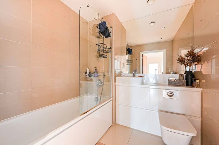3 Bedroom Flat For Sale In Bellville House, Greenwich, London, SE10