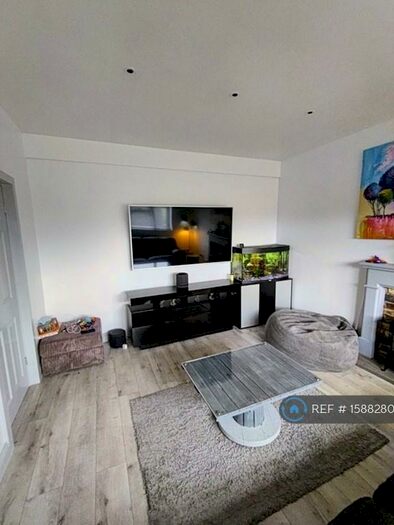 2 Bedroom Flat To Rent In Clay Lane, Reading, RG7