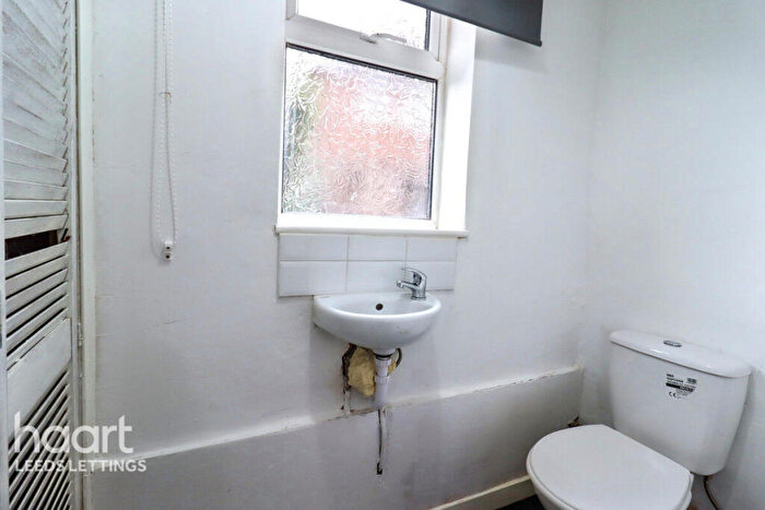 3 Bedroom Semi-Detached House To Rent In Cranmore Rise, Leeds, LS10