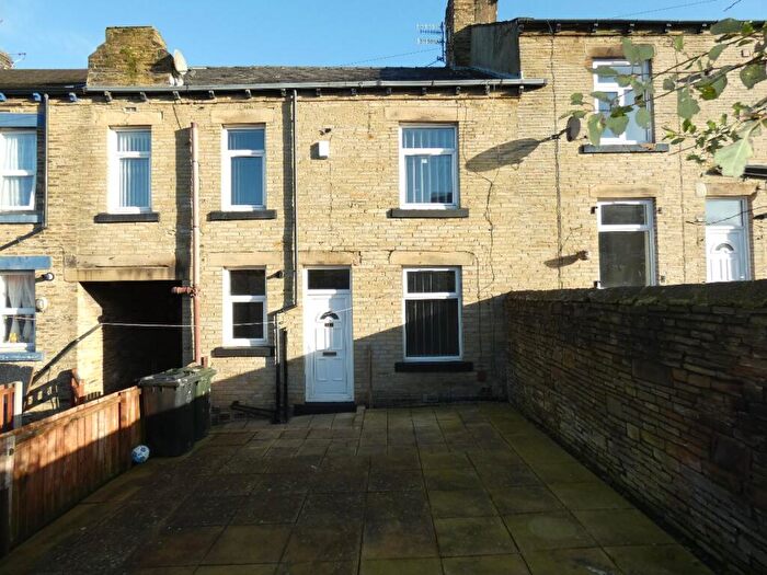 3 Bedroom Terraced House To Rent In Paley Terrace, Bradford, BD4