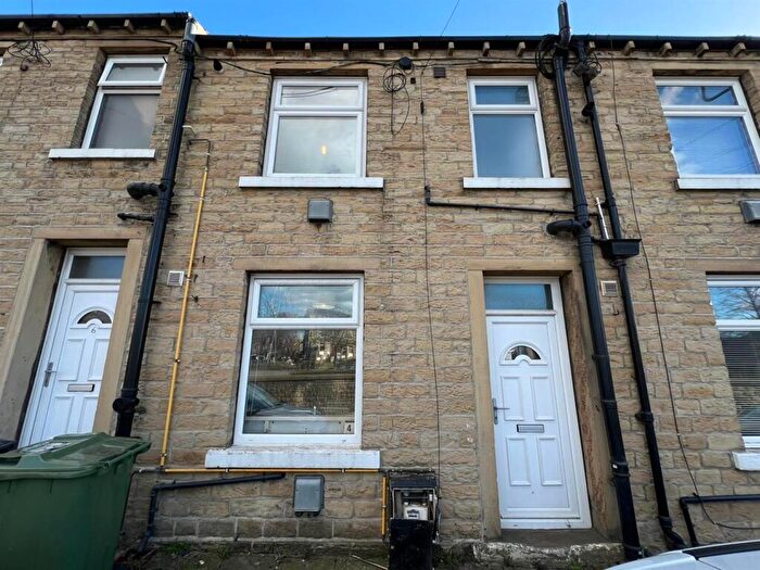 1 Bedroom Terraced House To Rent In Victoria Place, Moldgreen, Huddersfield, HD5