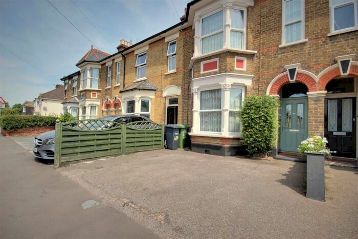 2 Bedroom Flat To Rent In Turners Hill, Cheshunt, Waltham Cross, EN8