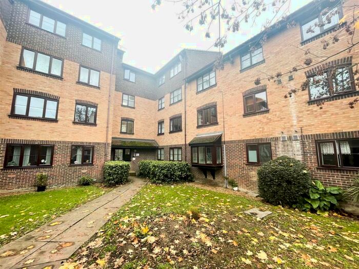 2 Bedroom Flat To Rent In Conway Gardens, Grays, RM17