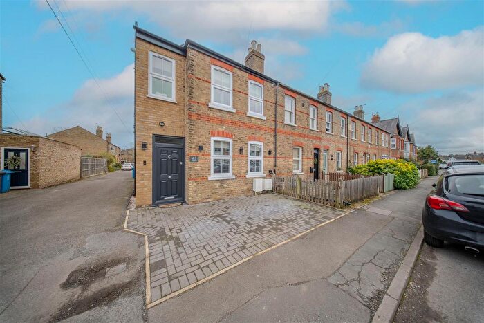3 Bedroom End Of Terrace House For Sale In Albany Road, Old Windsor, SL4
