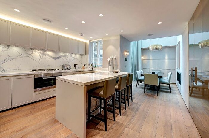 5 Bedroom Town House To Rent In Lindsay Square, London, SW1V
