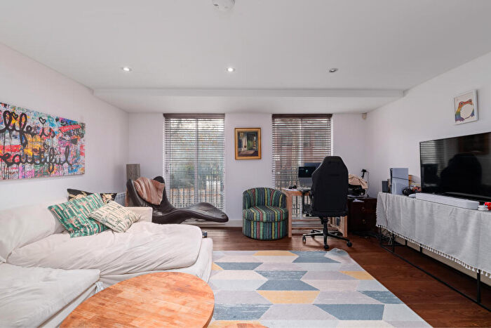 2 Bedroom Flat For Sale In Owen Street, London, EC1V