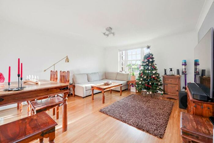 1 Bedroom Flat To Rent In Sydenham Avenue, N21
