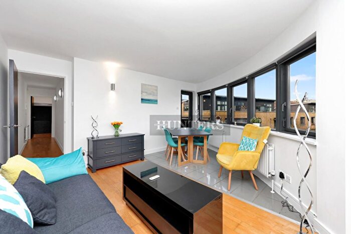 2 Bedroom Flat To Rent In The Chronos Building, Mile End Road, Whitechapel, E1