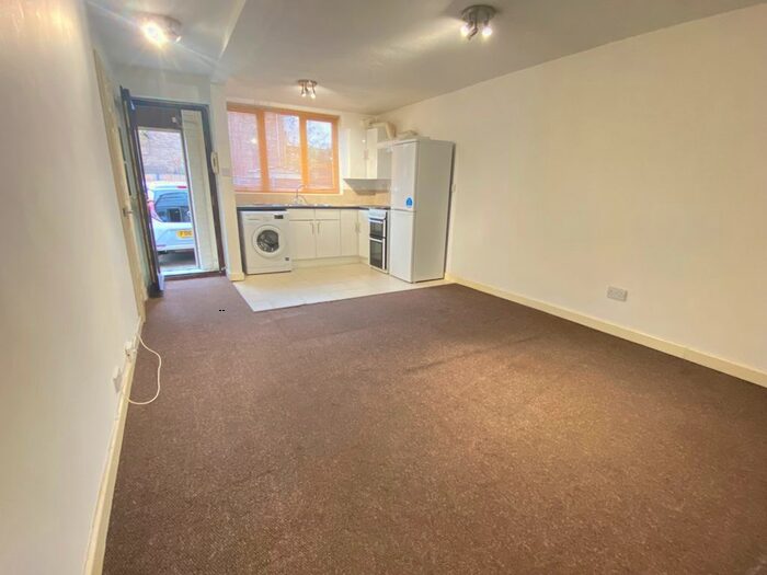 1 Bedroom Flat To Rent In Feltham, TW14