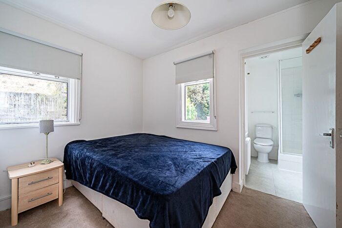 2 Bedroom Flat For Sale In Croxley Road, London, W9
