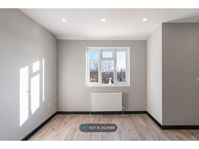 Studio To Rent In Niederwald Road, London, SE26