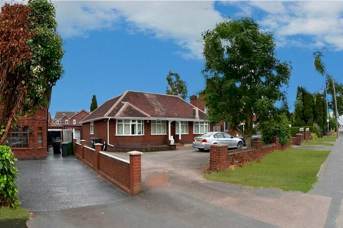 4 Bedroom Detached Bungalow To Rent In Wheelwright Lane, Ash Green, Coventry, CV7