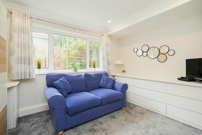 2 Bedroom Detached Bungalow To Rent In Abbeydale Road, Sheffield, S7