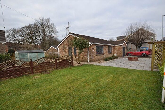 3 Bedroom Detached Bungalow For Sale In Swansea Road, Pontlliw, Swansea, SA4
