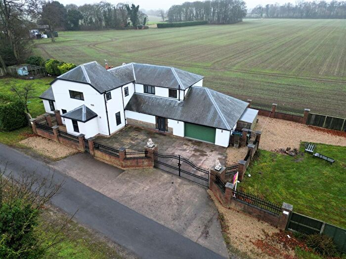 5 Bedroom Detached House For Sale In Chester Court Lane, Camblesforth, Selby, YO8